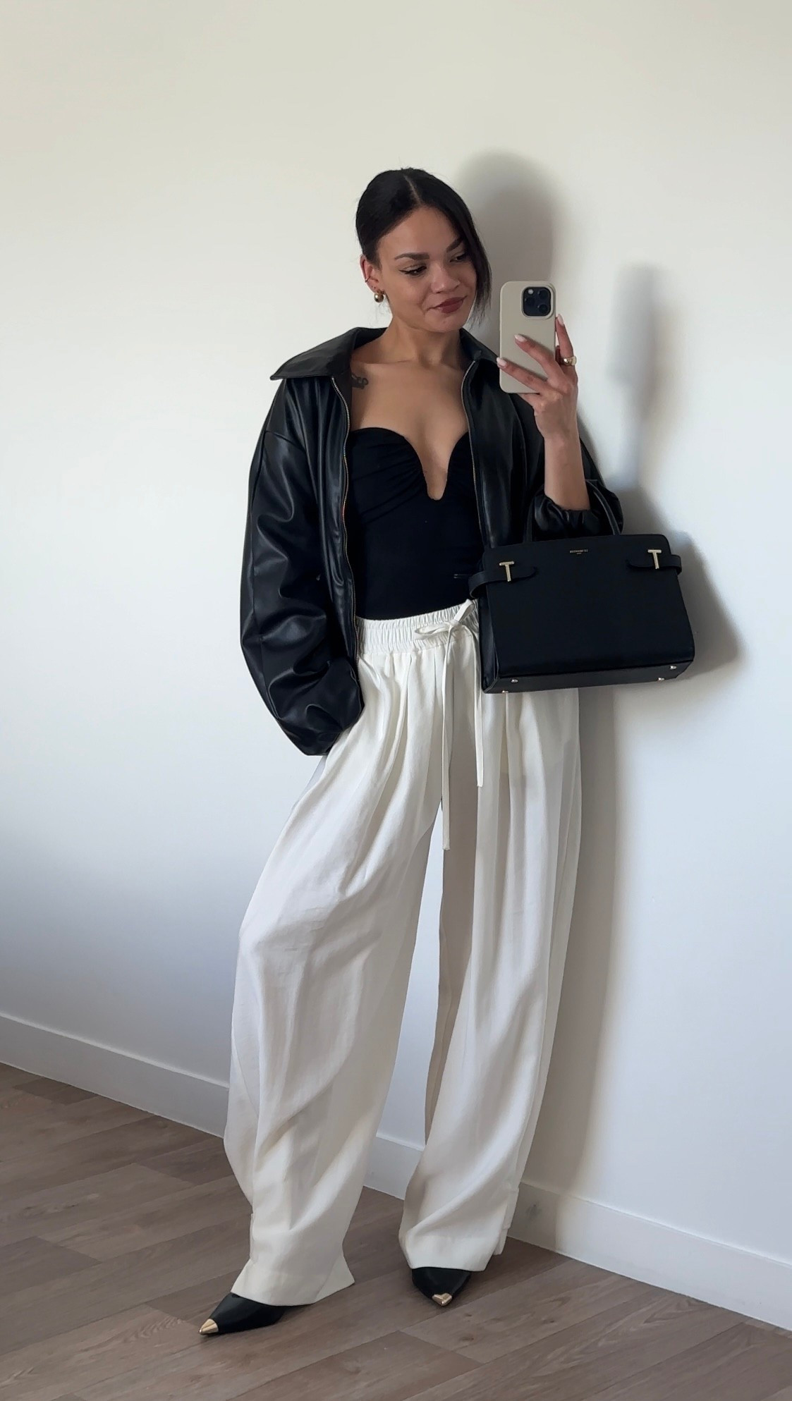 🖤✨
Wearing pant in size xs 
Body in size S 
Jacket in size S 

#LTKspring #LTKeurope #LTKdatenight