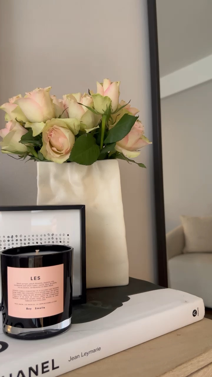 This candle + this amazon vase = a good morning 