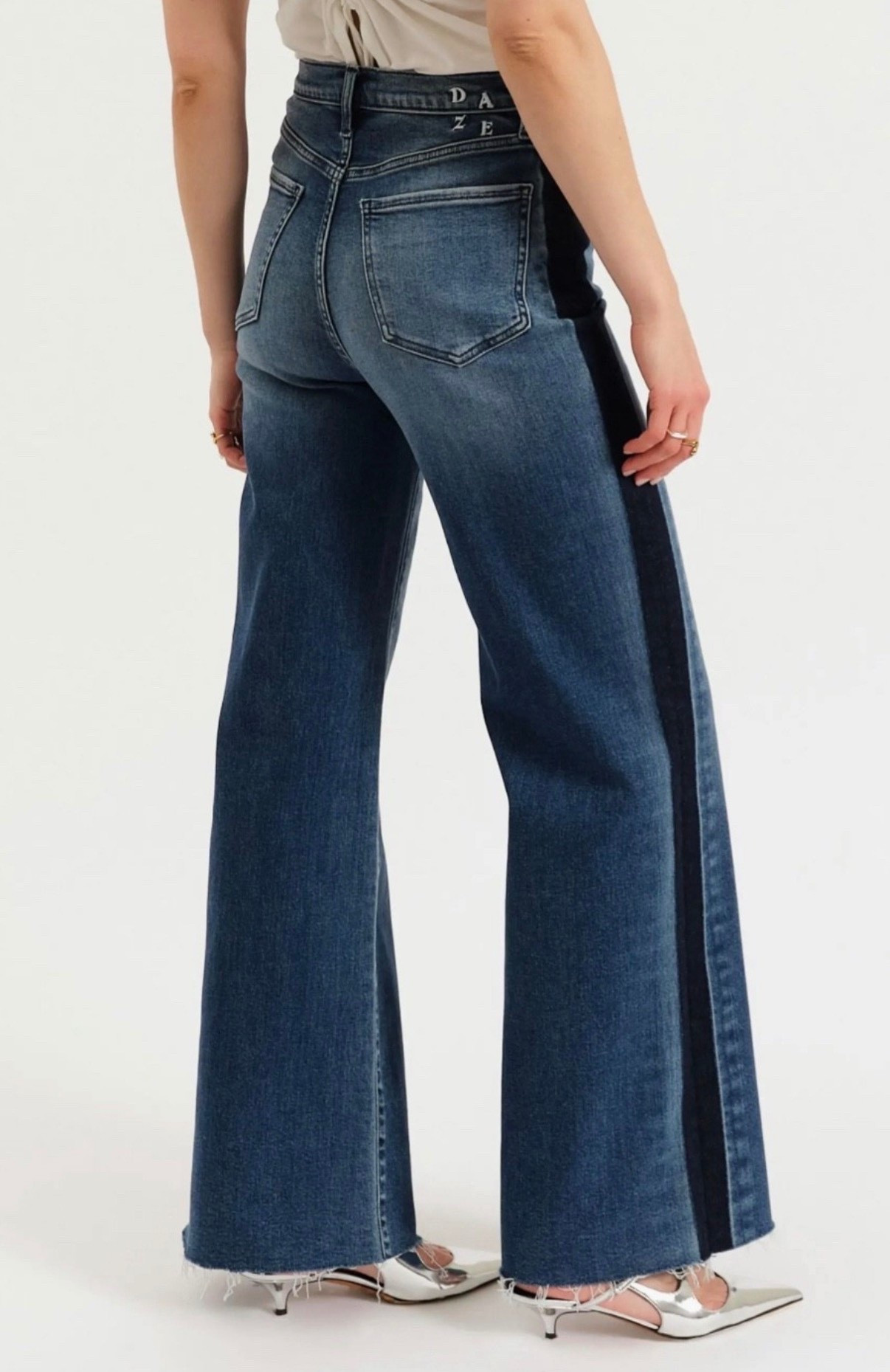 Wide leg jeans 
Jeans 

#LTKFindsUnder100 

#LTKSeasonal