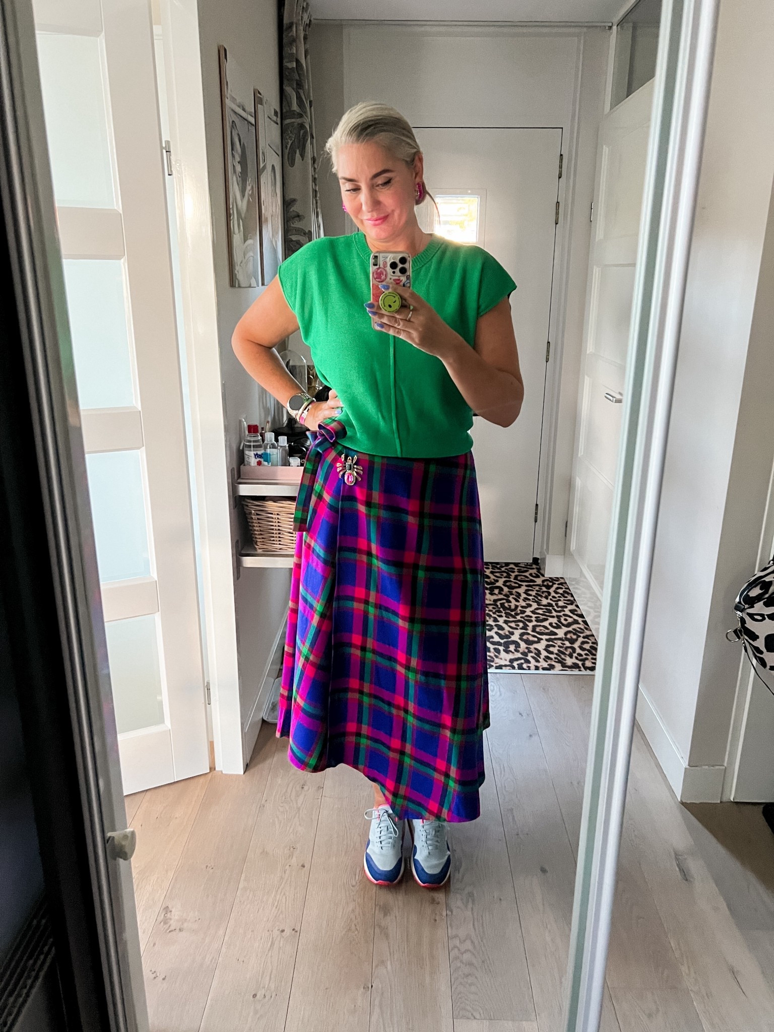 Ootd - Wednesday. Green knitted top (L) paired with a bright plaid skirt (L, Endelea) spider brooch and Nike Air max (old). 



#LTKnederlands #LTKeurope #LTKsummer