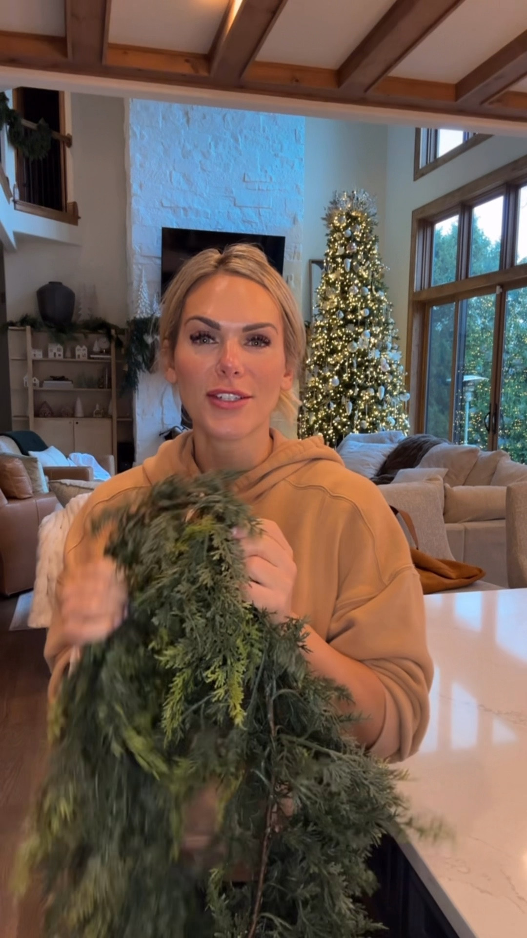 The best Christmas garland!! Flexible! Soft! Natural aesthetic!! So so good! ❤️

#LTKHoliday #LTKHome #LTKSeasonal