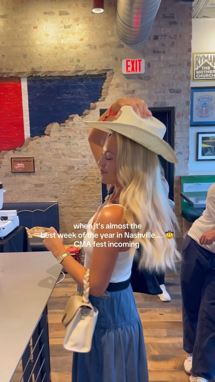 When it’s almost the best week of the year in Nashville 🤠🎤 CMA Fest incoming!!

#LTKdayinmylife #LTKSeasonal #LTKgrwm
