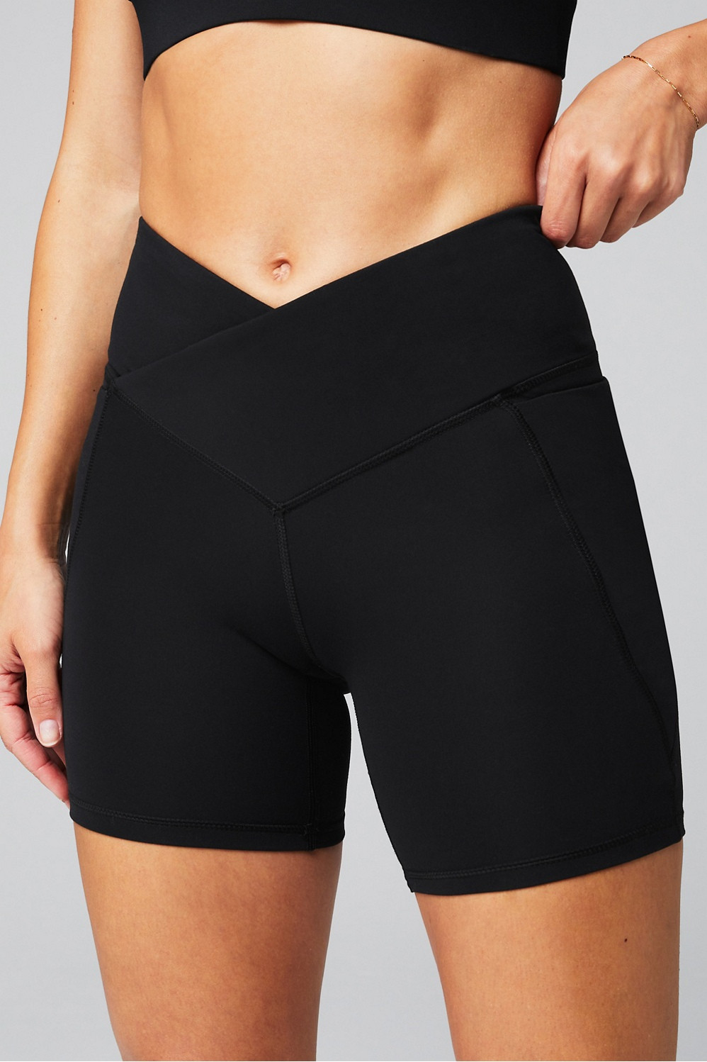 Oasis PureLuxe HW Crossover 6'' Short | Fabletics - North America