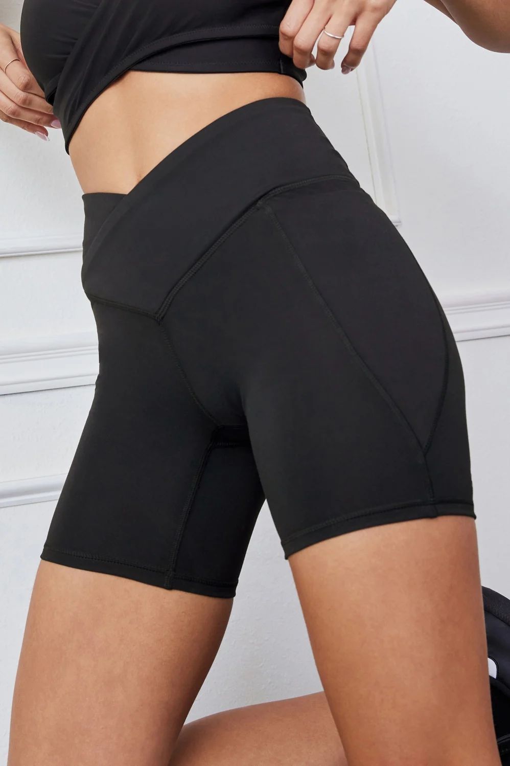 Oasis PureLuxe HW Crossover 6'' Short | Fabletics - North America