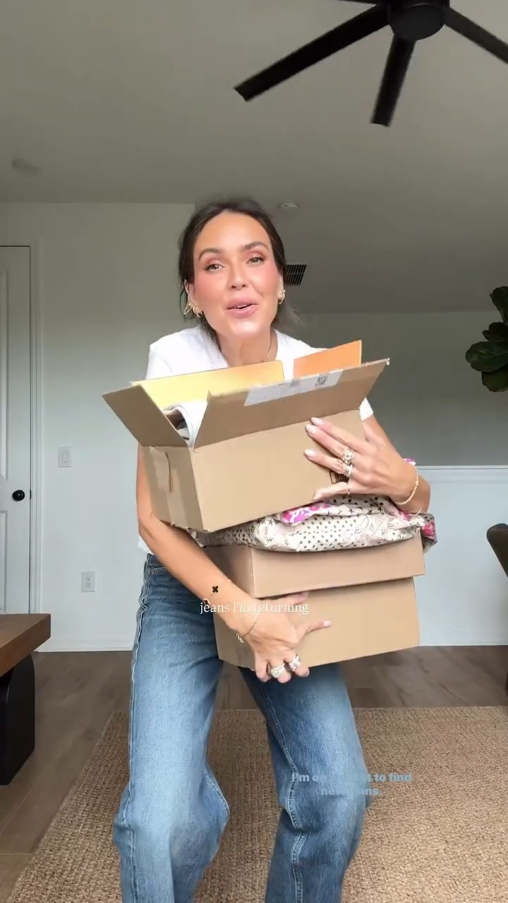 Trying on jeans I’m returning & why 😭


In order of appearance: 
Citizens of humanity Miro jeans 
Mother tomcat roller sneak jeans 
Mother the fan girl jeans 
Citizens of humanity Ayla baggy crop jeans 
Citizens of humanity annina jeans 

#LTKU #LTKBeauty #LTKStyleTip