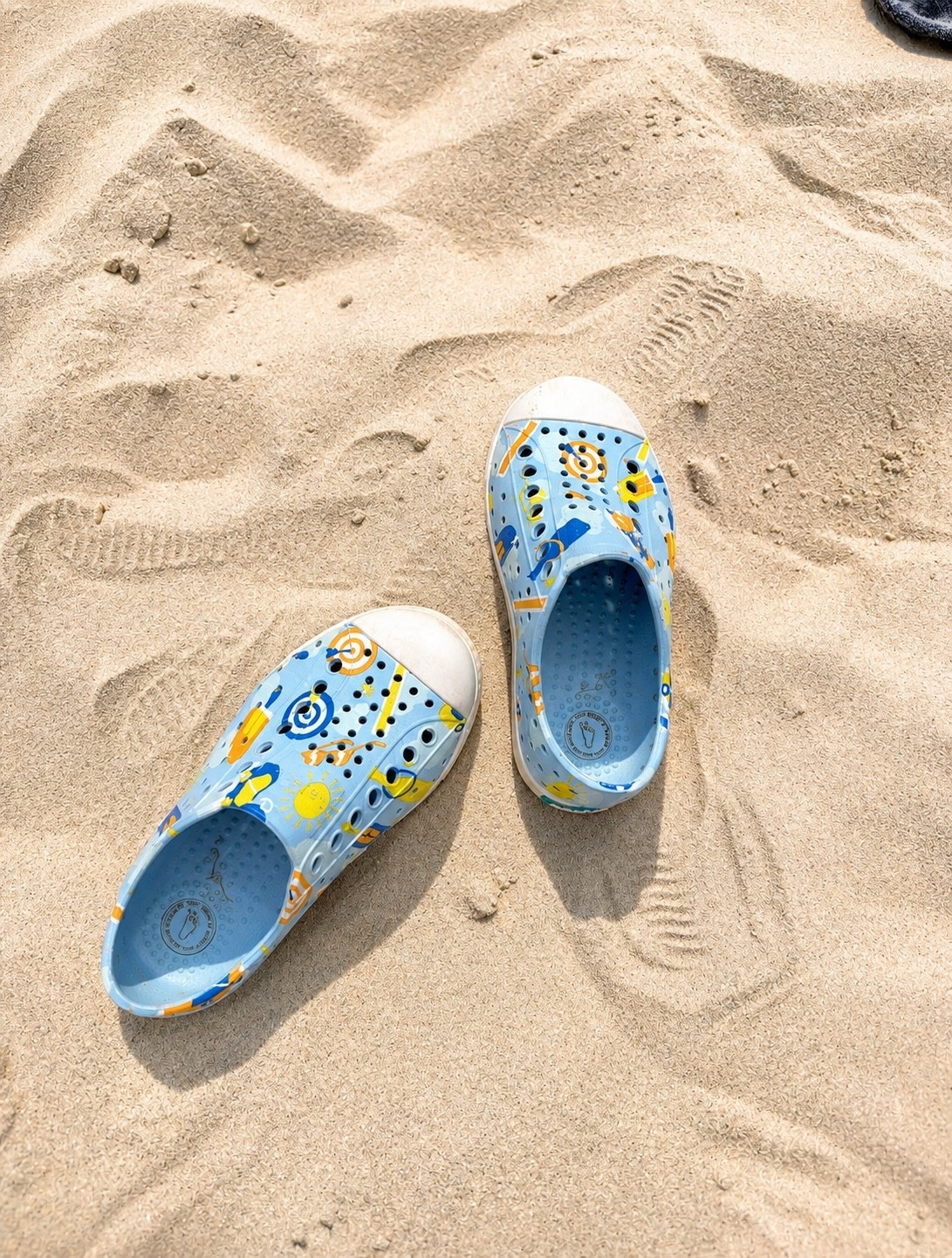 These little Native swim shoes are SO good for beach days 🩵 lightweight, easy to clean, and toddler approved over here #NativeShoes #BeachVacation #ToddlerStyle #SummerEssentials #MomFinds

@Native Shoes

#LTKKids #LTKgrwm #LTKootd #LTKmomlife