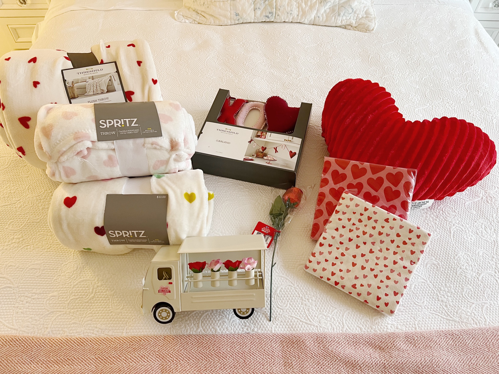target valentine’s day decorations

#vdaydecor #valentinesdaydecor #valentinesdaydecorations #valentinesdaydecorationideas #targetvalentines #targetvday

#LTKFind #LTKSeasonal #LTKhome