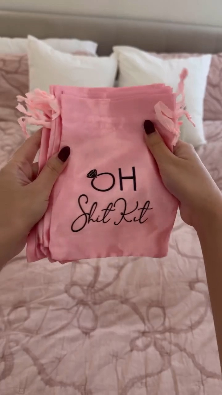 DIY pack my sister’s bachelorette hangover kits with me💊🧴✨🌴🩷
Everything is linked on my Amazon storefront  and LTK, come back for Part 2- bridesmaids bags!🩷🧳

.
.
.
#hangoverkit #bacheloretteparty #bachelorettepartyideas #hangovercure #asmrsound #asmrtapping #bridesmaidsbox #2024bride #bachweekend #ohshitkit #neutralstyle #whatsinmybag #amazonfavorites #amazonfinds #amazonmusthaves #amazonhome #amazonstorefront
.
.
whats in my bag, bachelorette ideas, pack with me, bridesmaids bag, hangover kits, amazon bachelorette party finds, Palm Springs before the ring, pink aesthetic, trendy reels, cozy vanilla girl outfit inspiration, organize with me, asmr pack with me