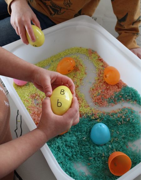 Easter sensory bin 