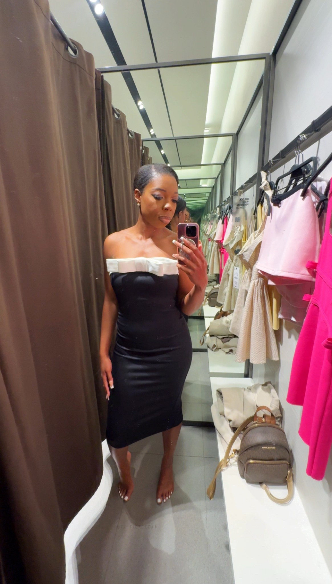 This black strapless dress from Zara is such a classy spring outfit! I love the white bows on the front too 🎀.

I would wear this as a wedding guest dress, or on a dinner date.


#LTKFindsUnder50