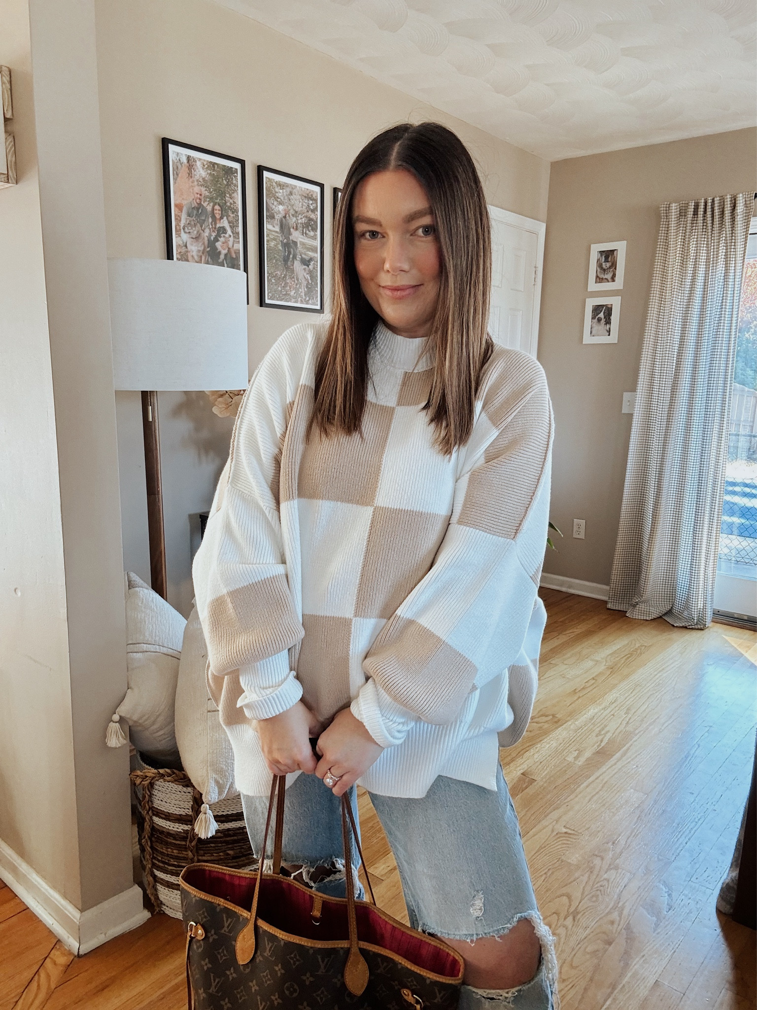 can’t let Friday go by without sharing this sweater 😍😍 found it at @synple_est_2014 for my local girlies!! but it’s also linked in my @shop.ltk 🤎

.
.
.

#happyfriday #fridayfit #fitcheck #thisisfreepeople #easystreet #weekendstyle #fallstyle #shopsynple #boutiquestyle #abercrombiedenim #neverfull 

#LTKStyleTip #LTKSaleAlert #LTKSeasonal