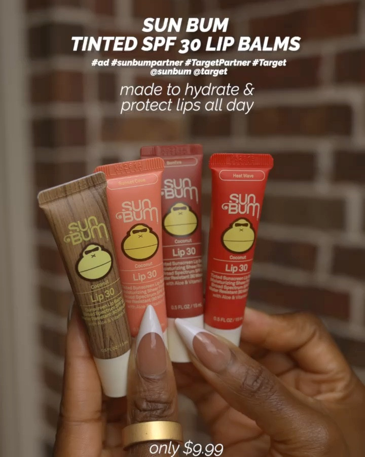 #ad Protecting my lips with Sun Bum’s tinted SPF 30 lip balms just makes sense! My fav is Heat Wave. Grab them now at Target. #sunbumpartner #TargetPartner #Target @sunbum @target

Shades: Clear, Sunset Cove, Bonfire, Heat Wave