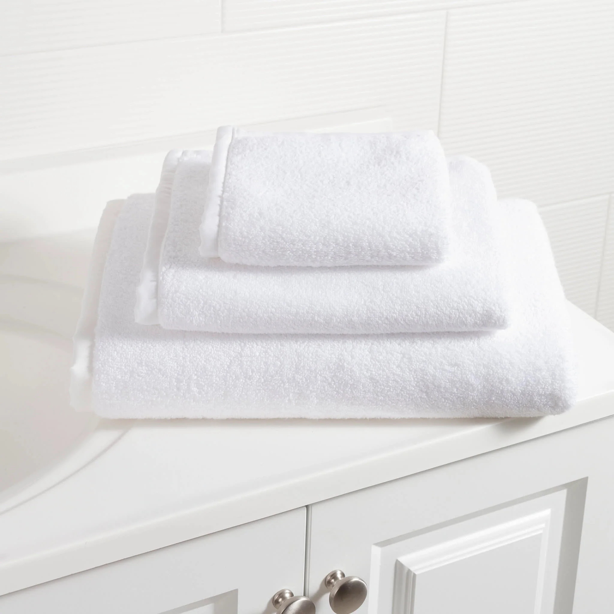 Signature Banded White/white Towel - Hand Towel | Annie Selke