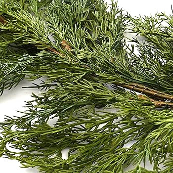 Amazon.com: Vita Domi Faux Cedar Garland - Realistic Christmas Greenery Garland Table Runner - De... | Amazon (US)