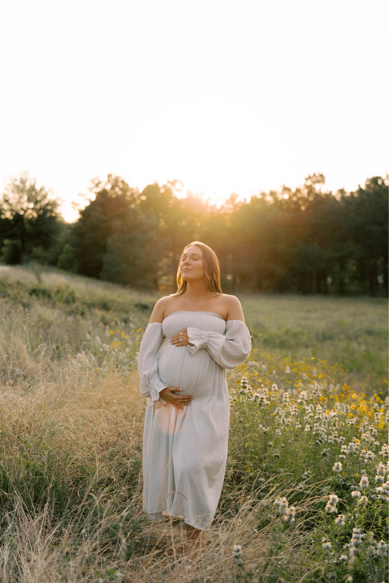 Bump friendly dress I wore for maternity photos! I just sized up to a L to fit better! I’m usually a medium! 

Code LINDSEYRESSLER for 20% off! 

#LTKStyleTip #LTKFindsUnder100 #LTKBump