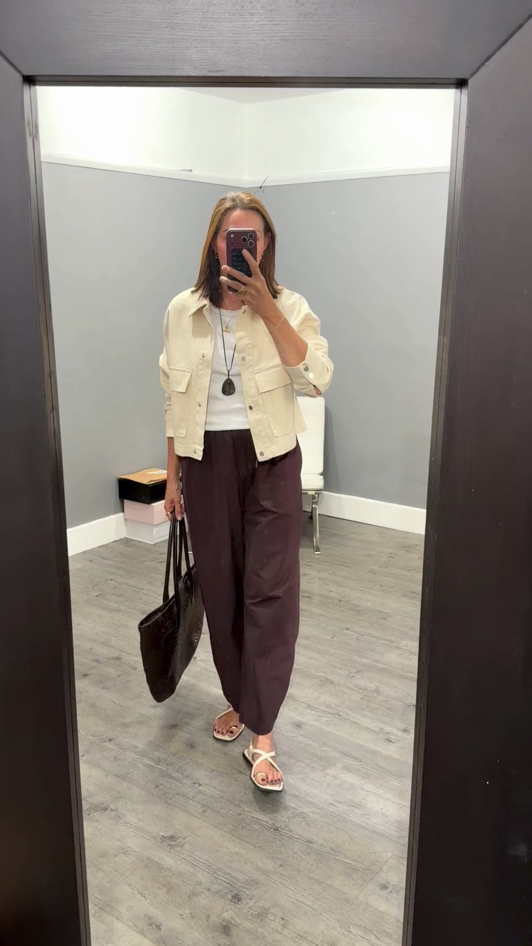Both these pieces are in the sale. The cotton barrel trousers are really Cindy and this cream jacket will see you all through late summer x
I’m a M jacket and small trousers x

#LTKsummer