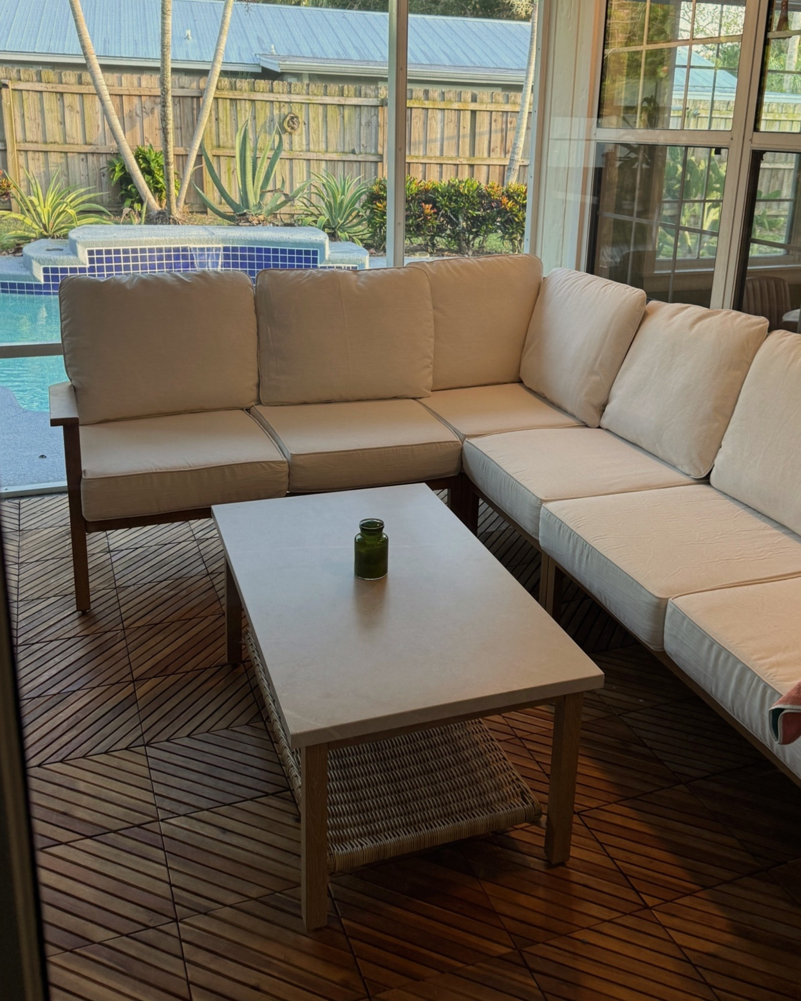 Comfy L-seat patio furniture!! #patiofurniture