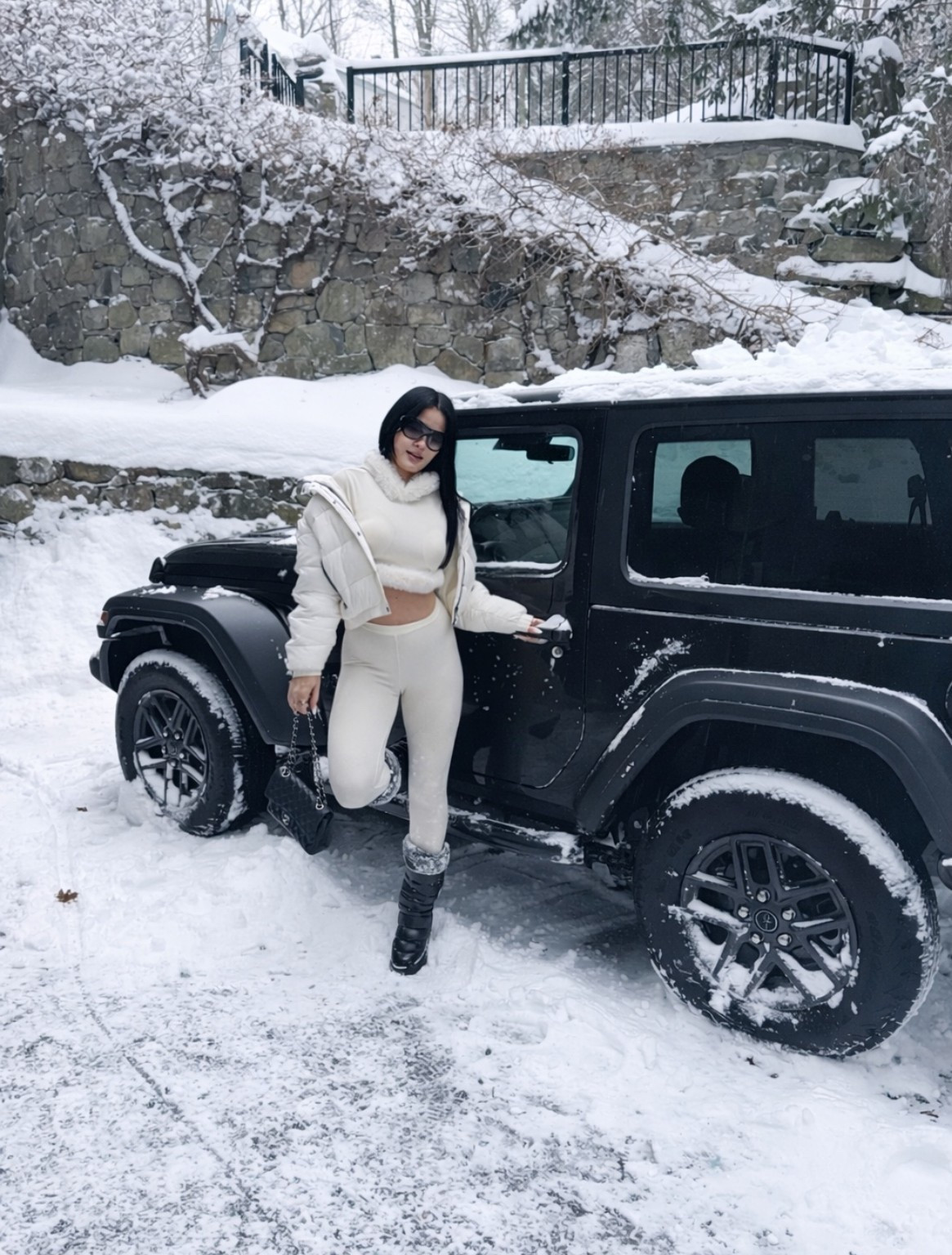 apres ski outfit ❄️ this Alo coat is so warm and these boot are amazing too ❄️ this skims set is a so soft and warm too, on sale now for half off 

Skims, Alo, Wi there, ski, skiing 

#LTKootd #LTKSeasonal #LTKSaleAlert