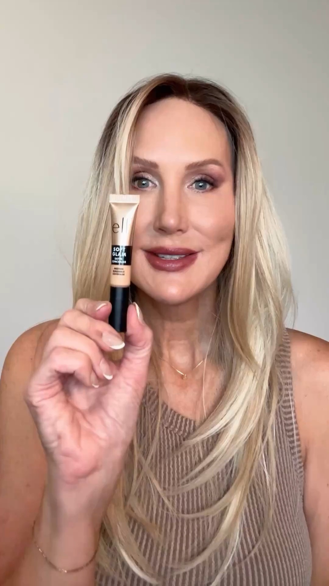 ELF Soft Glam Medium Coverage Concealer ❤️ Shade 25

#makeup #makeupreview #makeupover40 #makeuptips #concealer 