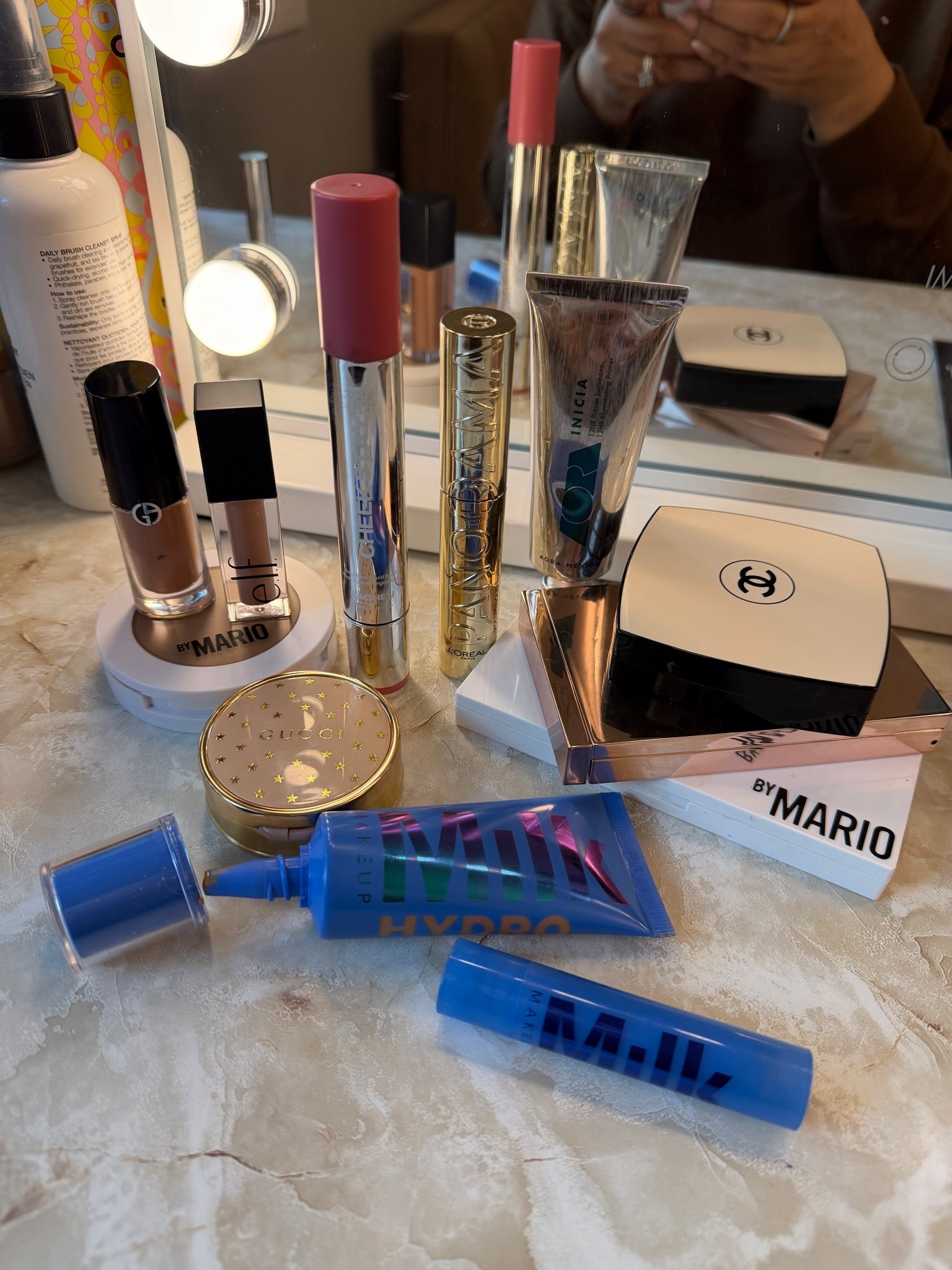 A mix of high & low…just like me 💅🏼
Not everything on my vanity costs the same. That’s kind of the point.
Here’s what’s actually in rotation right now, and yes, the drugstore stuff is sitting right next to the Chanel. No apologies.



high end makeup drugstore makeup splurge vs budget liquid blush makeup over 40 mature skin makeup medium skin tone Latina beauty

#LTKBeauty