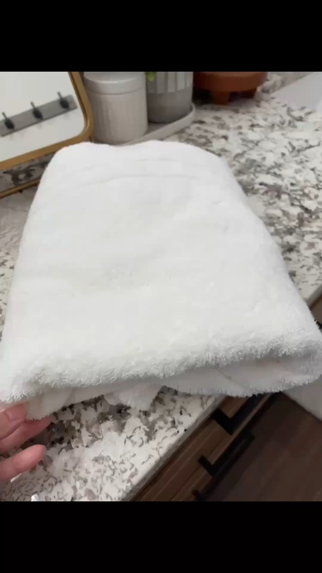 Cariloha towels - made from Turkish cotton and viscose from bamboo. The perfect blend for an awesome bath towel. We also have their hand towels and washcloths.  They have a full line of products, including:  sheets, mattresses, sleepwear, etc.


#LTKHome #LTKGiftGuide