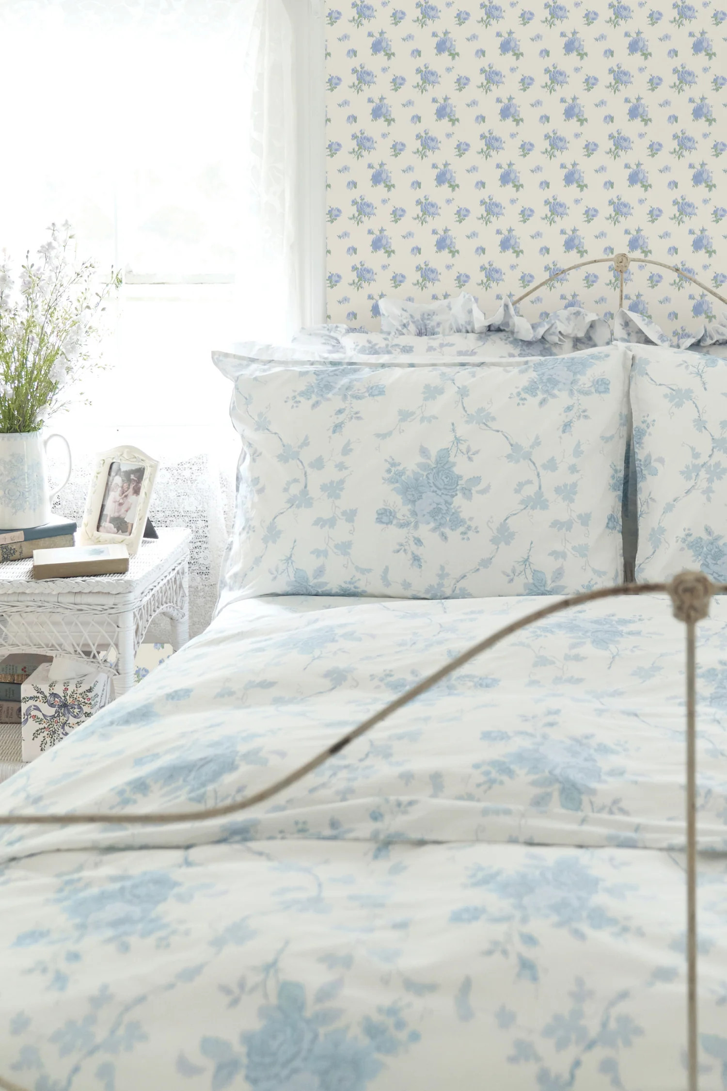 Ikat Rose Wallpaper | LOVESHACKFANCY