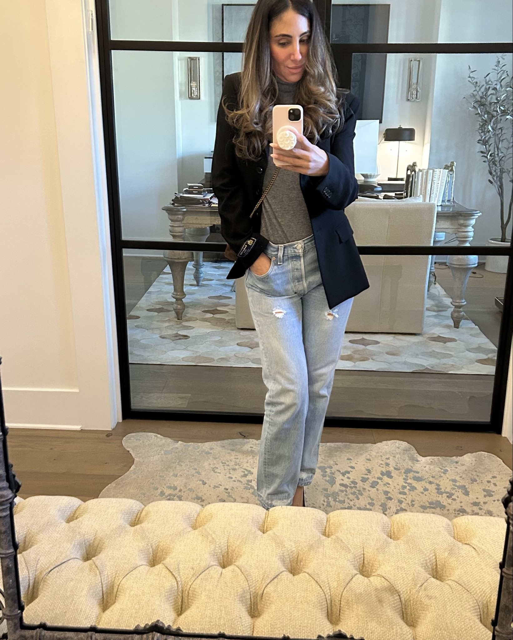 Dress up any outfit with a cute blazer! Add some vintage jeans and you really have an outfit ! This blazer sent at the waist, accentuates your figure! 

#LTKWorkwear #LTKStyleTip #LTKOver40