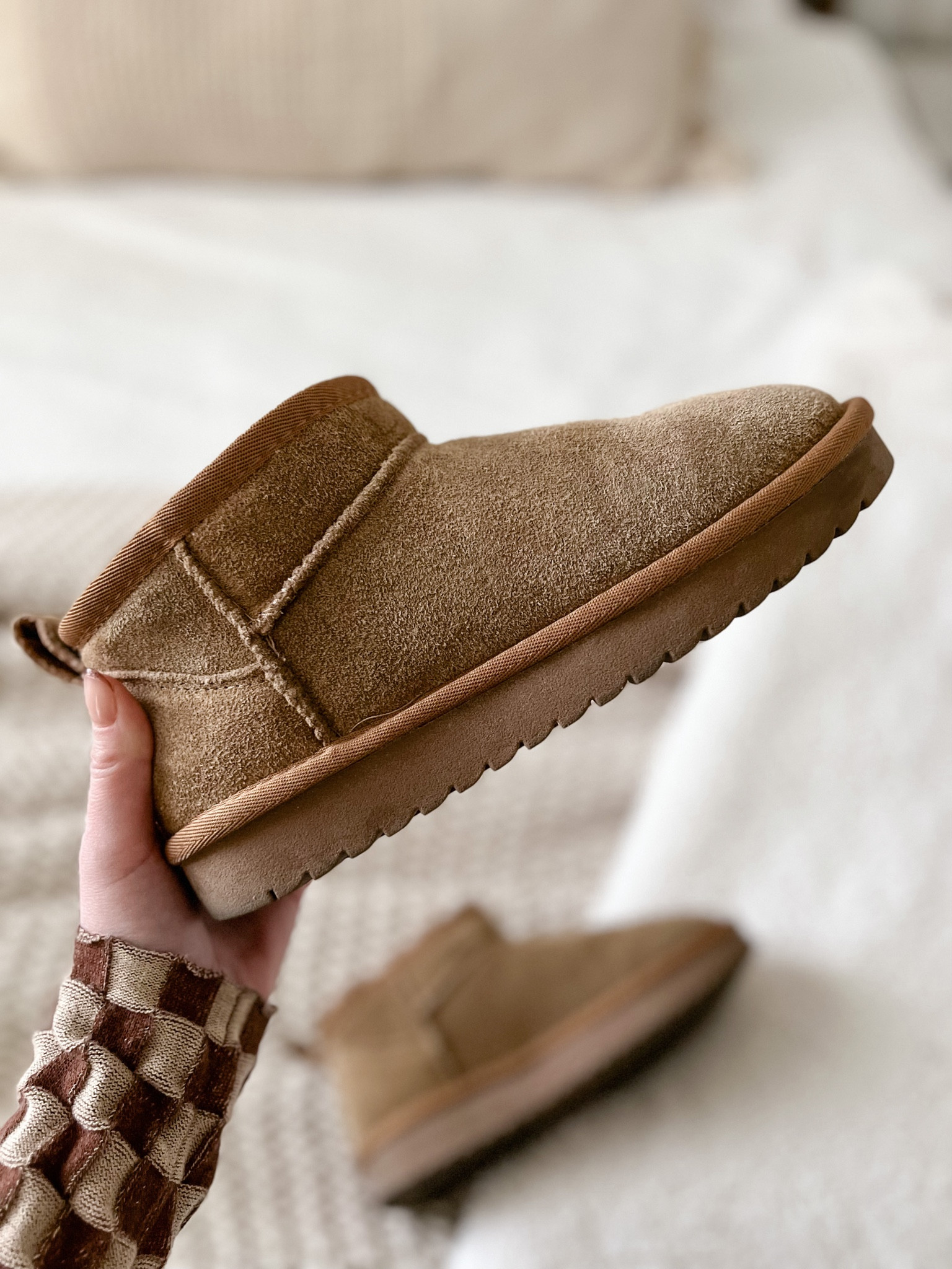 Amazon version of the ugg ultra mini for just $70!!! They look identical but the fur on the inside is the only difference! This version has softer, shorter fur. The ugh version has thicker, coarser fur. Amazon dupe, Amazon find, amazon fashion. Ugg ultra mini dupe

#LTKFind #LTKunder100 #LTKshoecrush