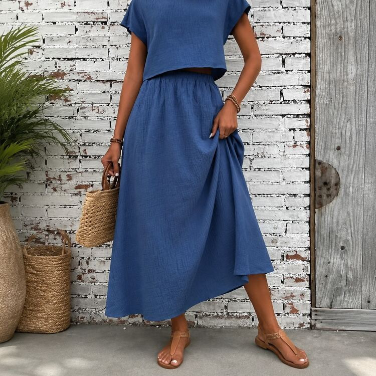 Solid Green Boat Neck Short Sleeve Top And Elastic Waist A-Line Maxi Skirt Two Piece Casual Set | SHEIN