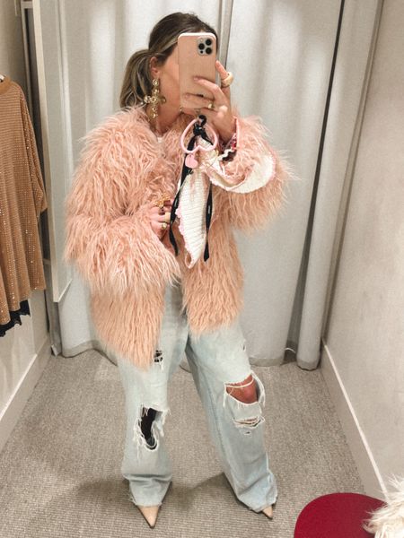 Pink fur coat, how we wear faux fur jackets in spring.. combine it with the right white basic top and a baggy ripped jeans girls and a pair of Slingbacks💕💕🌸🌸 don’t forget to add some cute accessories we wear our brand @prettypiecesbySiss (shoppable: www.bySiss.com) 💕💕🎀🎀
We wear size large in the jacket.
.
Boohoo, free people, spring style, new wardrobe, style ideas, bySiss, streetstyle 

#LTKstyletip #LTKfindsunder100 #LTKSeasonal