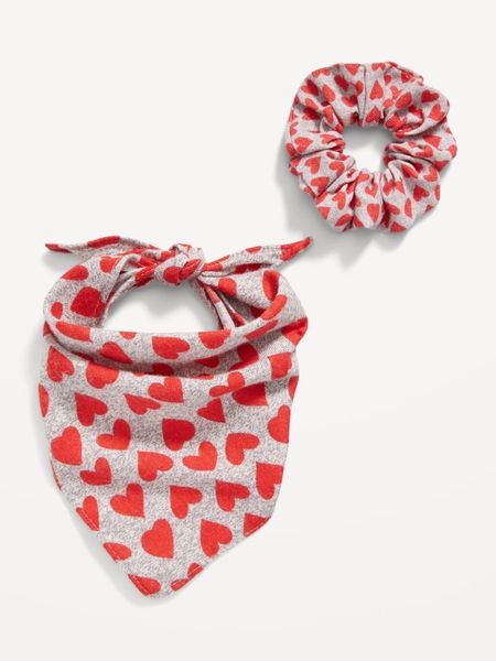 How darling is this matching heart print pet bandanna for your dog or cat and hair scrunchie set for Valentines Day! Currently under $10!


#LTKfamily #LTKsalealert #LTKSeasonal