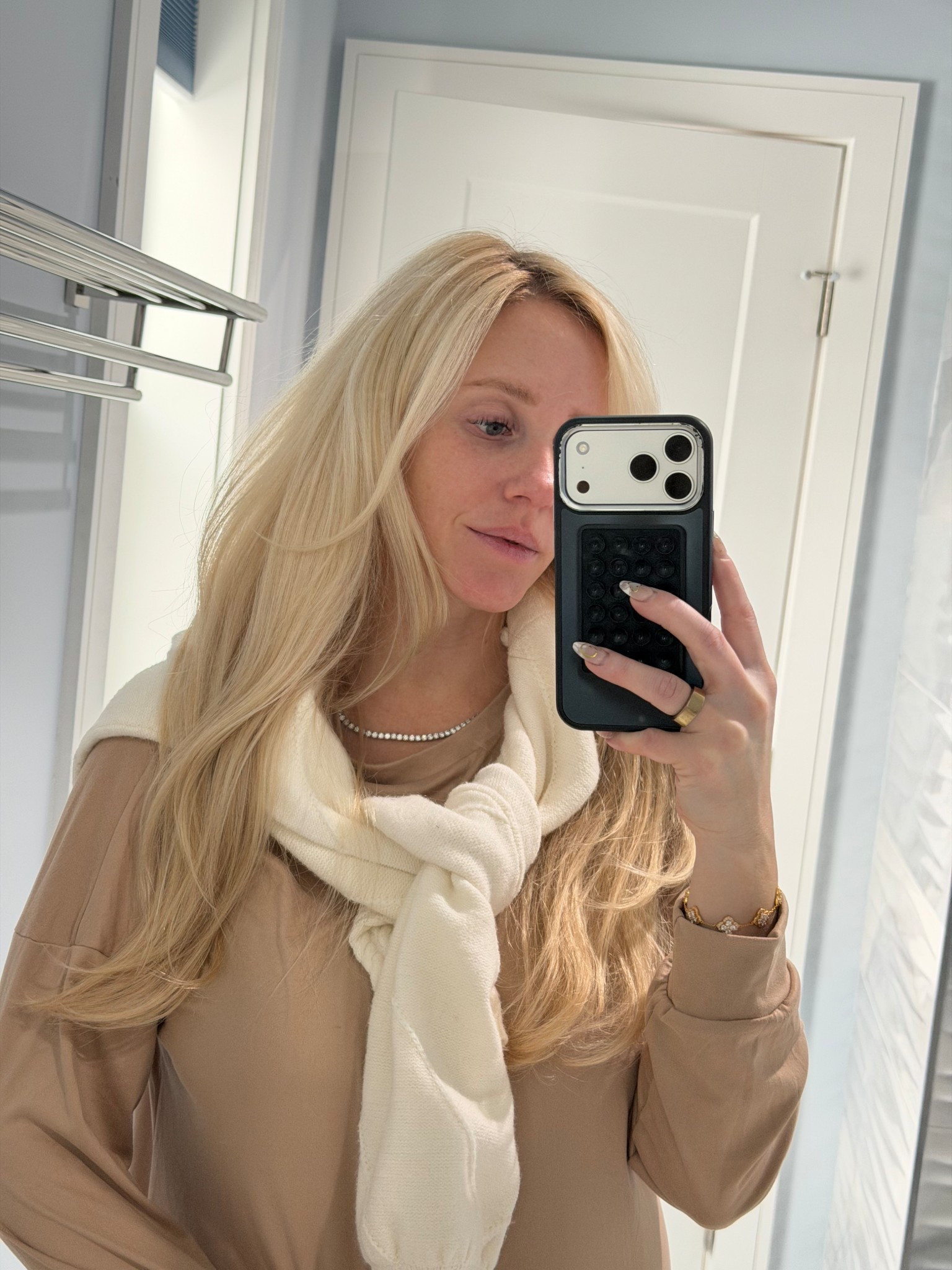 Really good maternity long sleeve tops

#LTKBump #LTKootd