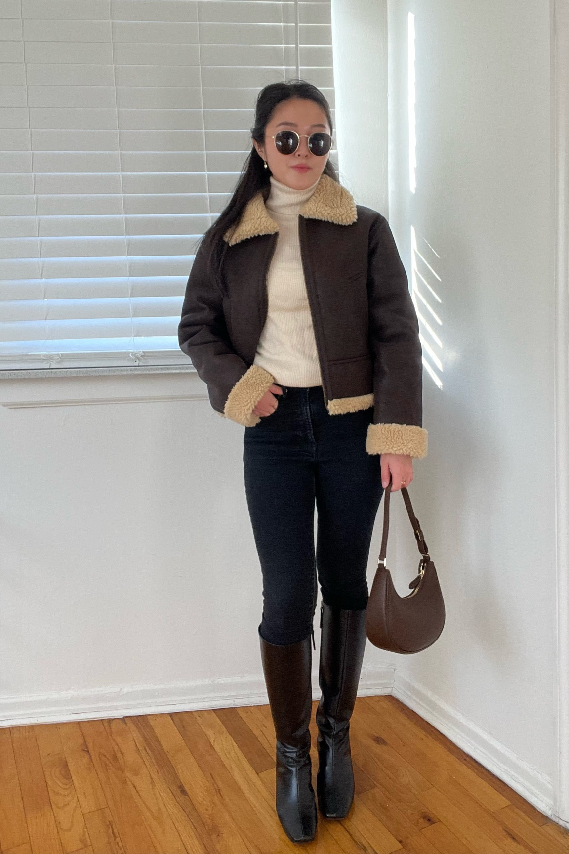 Stylish Winter Look 

Coat: GU
Shirt: Uniqlo
Jeans: Everlane
Boots: Alohas 
Bag: SHEIN 

#LTKMostLoved #LTKSeasonal #LTKPetite