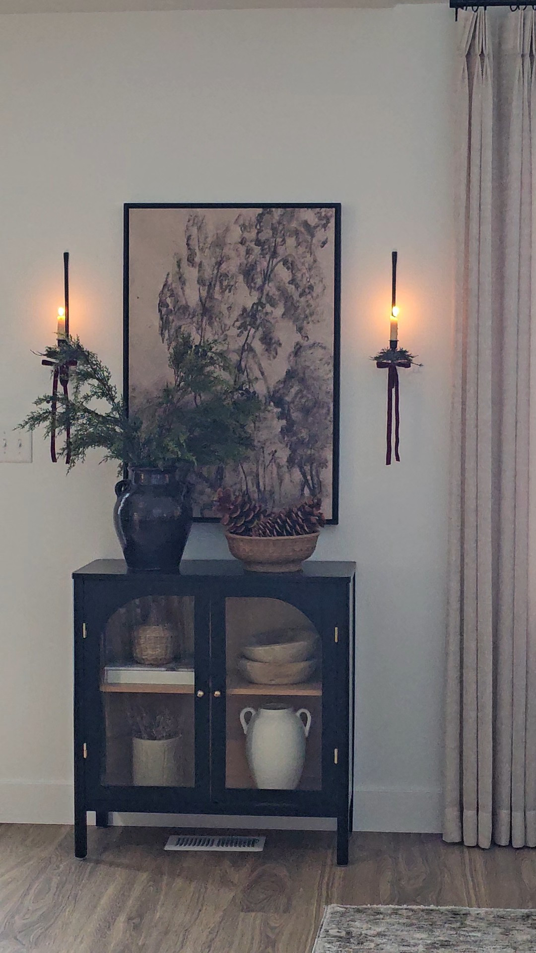 #christmasdecor #christmasinspo #christmasdecorating #holidaydecor #holidayvibes #seasonalstyling #seasonaldecor 

#LTKSeasonal #LTKHome #LTKHoliday