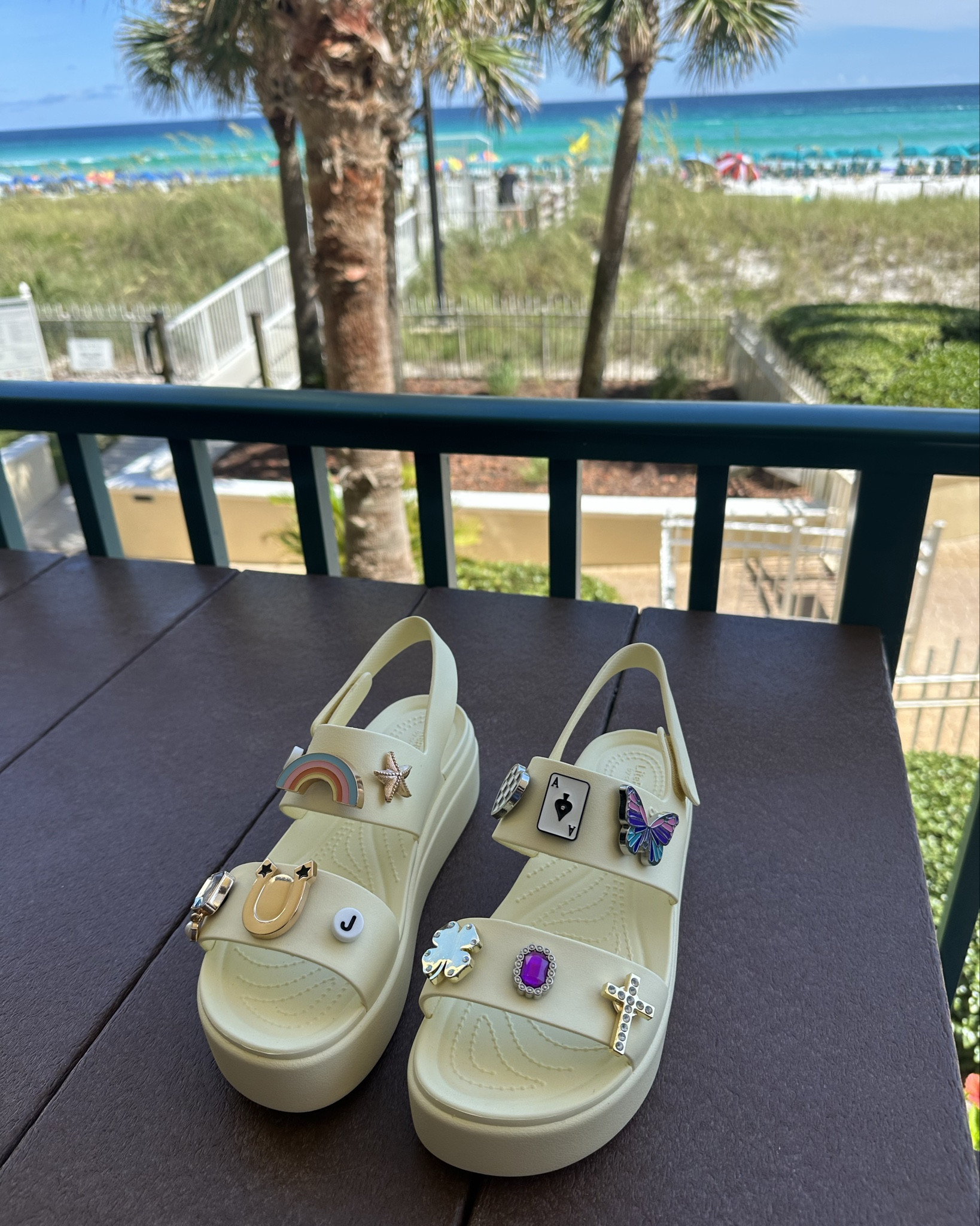 the cutest crocs 
Croc mom 
Crocs girl 
Cute moms wear crocs 

#LTKStyleTip #LTKSeasonal #LTKShoeCrush