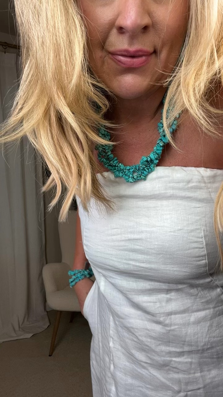 ✨Tap the bell, save and ❤️ for over 40 fashion, midlife style, midsize fashion and luxury looks for less. 

I don't recognize myself anymore...
I lost all my confidence for several
Years.

My arms felt too flabby. My belly felt too big. And nothing seemed flattering anymore.

For the longest time, I thought my body was the problem.
It wasn't.

Nobody taught us that some clothes lift the eye, some skim the body, and some create balance. 👑

The goal isn't to shrink yourself.
The goal is to understand what works.

💕 If you've ever felt this way, you're not alone.

Comment "RELIEF" and I'll send some of my favorite belly-friendly pieces.

👑 Helping you look good, feel good. — Lindsey Denver

Check back daily for belly-friendly style, confidence, and Outfit Physics™.

#LTKOver40 #LTKMidsize #LTKPlusSize

Comment SHOP below to receive a DM with the link to this post on my LTK ⬇ https://liketk.it/6foLq