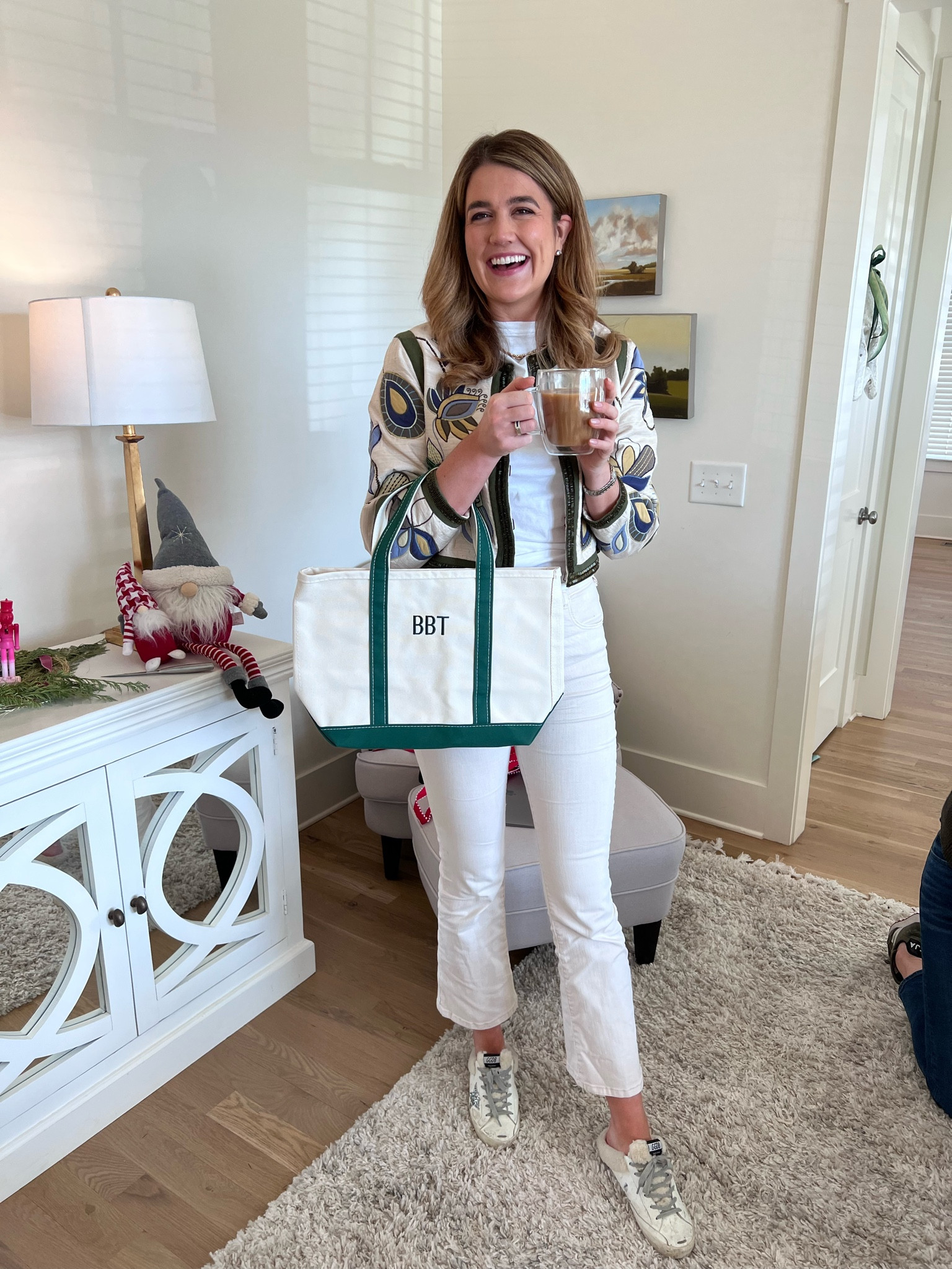 Queen V (our BBT) sporting early Christmas tings 🍸



#LTKFind #LTKstyletip #LTKGiftGuide