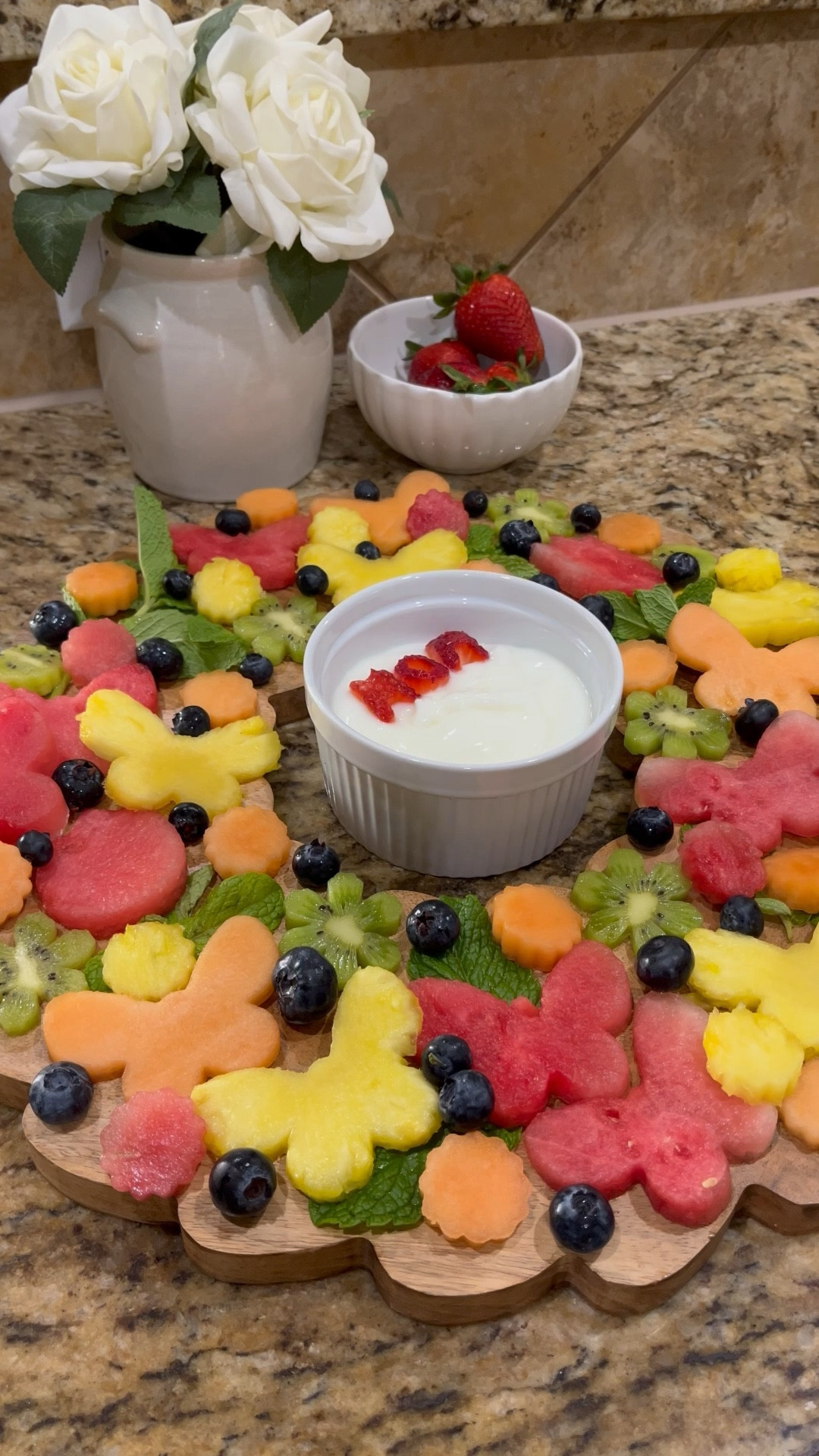 Mother’s Day fruit wreath! Hosting idea for Mother’s Day brunch 🌸 #brunchideas #mothersday #hosting #hostingideas #brunch

#LTKHome #LTKParties