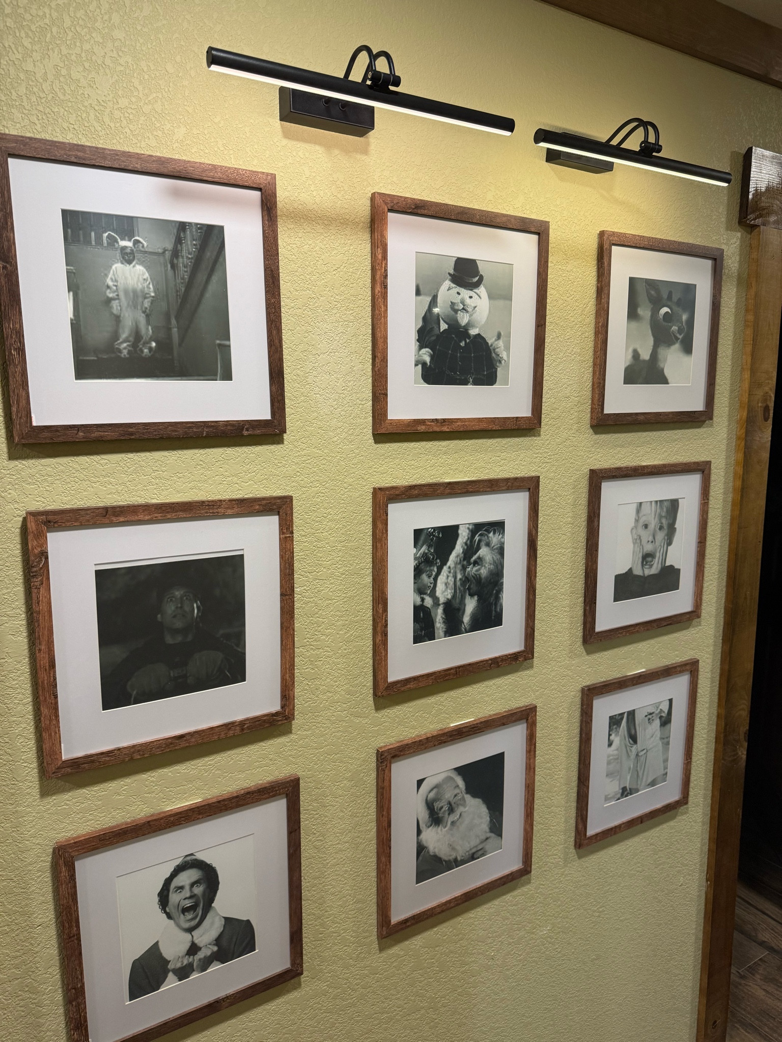 Christmas decor, home decor, gallery wall,lights

#LTKHome #LTKSeasonal