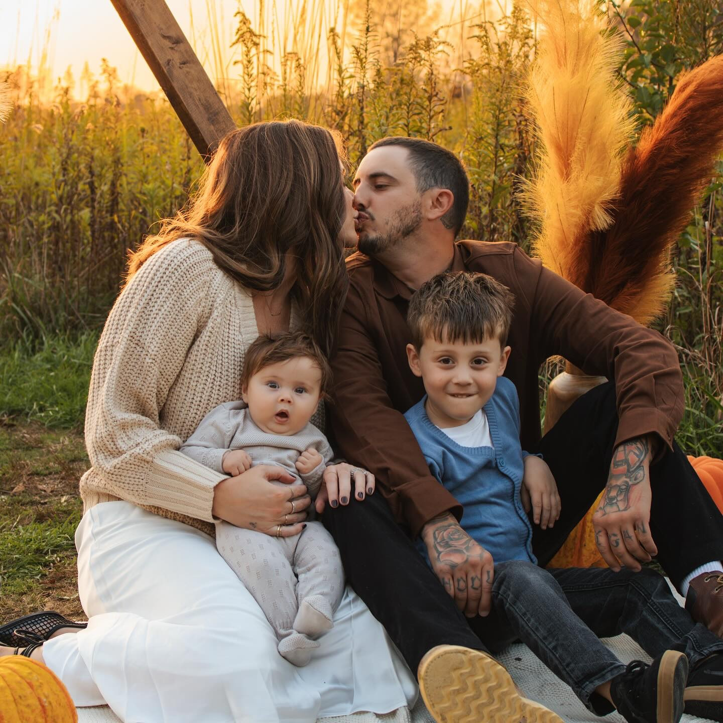 Sweet fall memories with my family 🥰

I am obsessed with these photos 📸 @kaylaadriannephotography