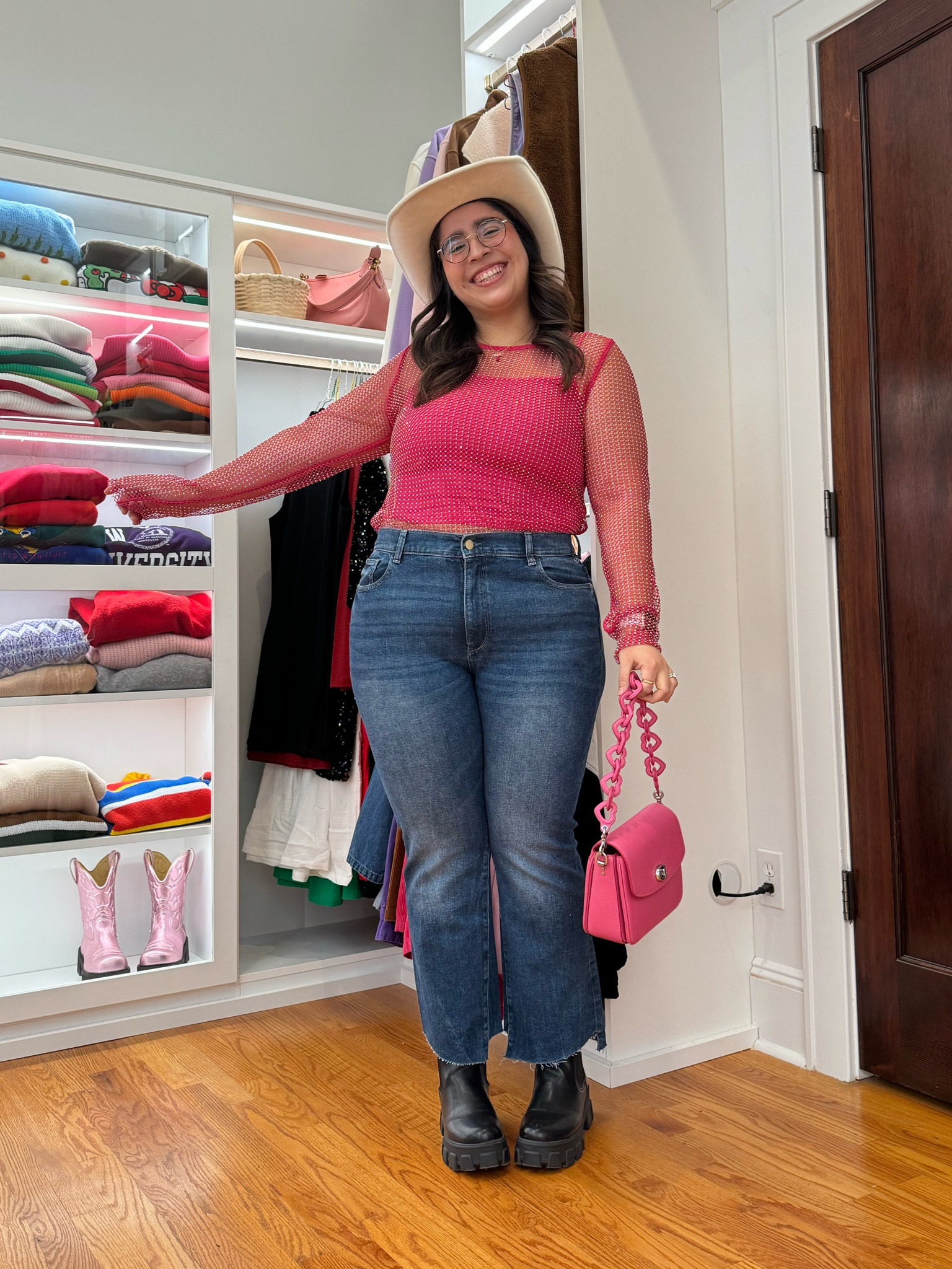 Wearing the large in the top & 32 in the jeans! 

#LTKSeasonal #LTKstyletip #LTKmidsize