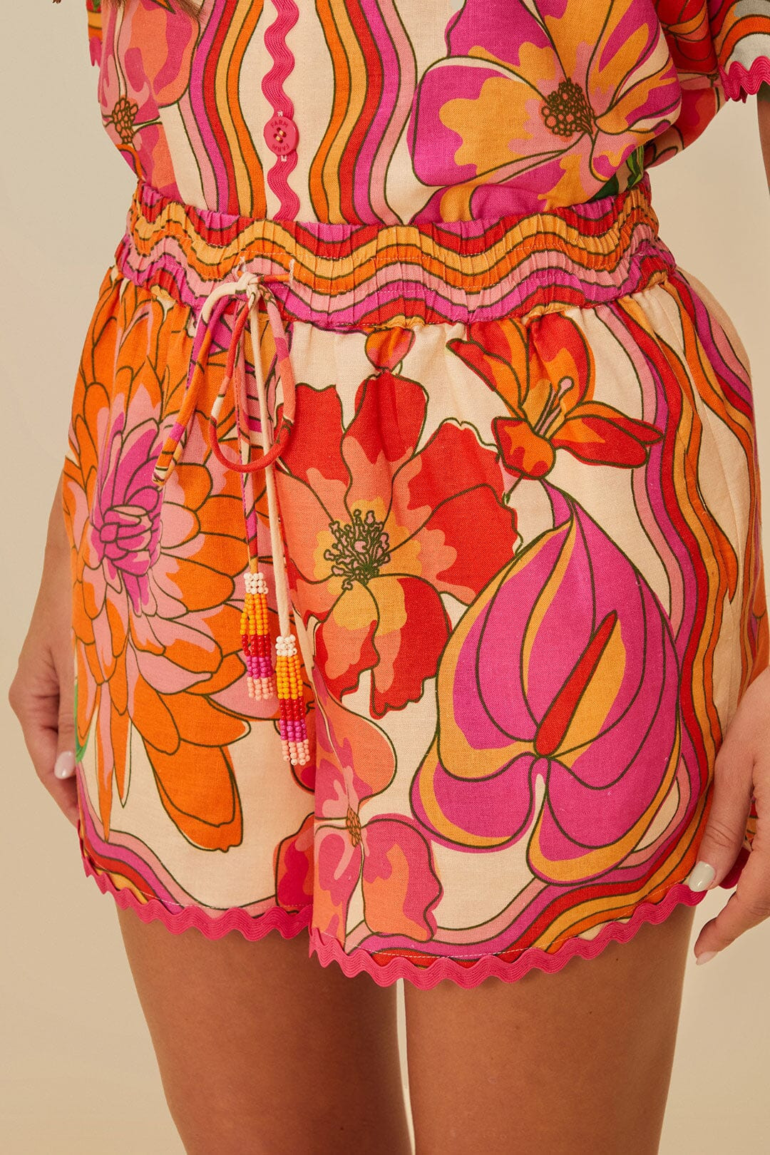 Beige Spring Affair LENZING™ ECOVERO™ Euroflax™ Shorts | FarmRio (US)