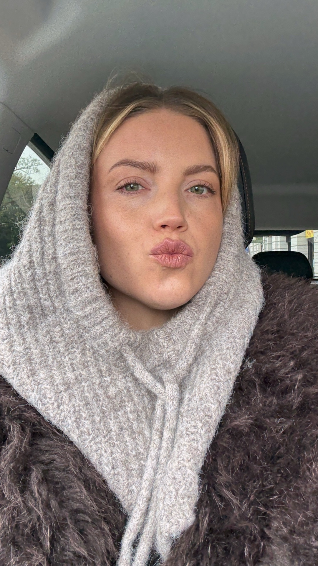 Cozy Look für den Herbst und Winter mit meiner liebsten Balaclava 🤍 

denim für midsize, fluffy coat, fake fur Jacke, faux fur Jacke in Espressobraun 

#LTKmidsize #LTKwinter #LTKcurves