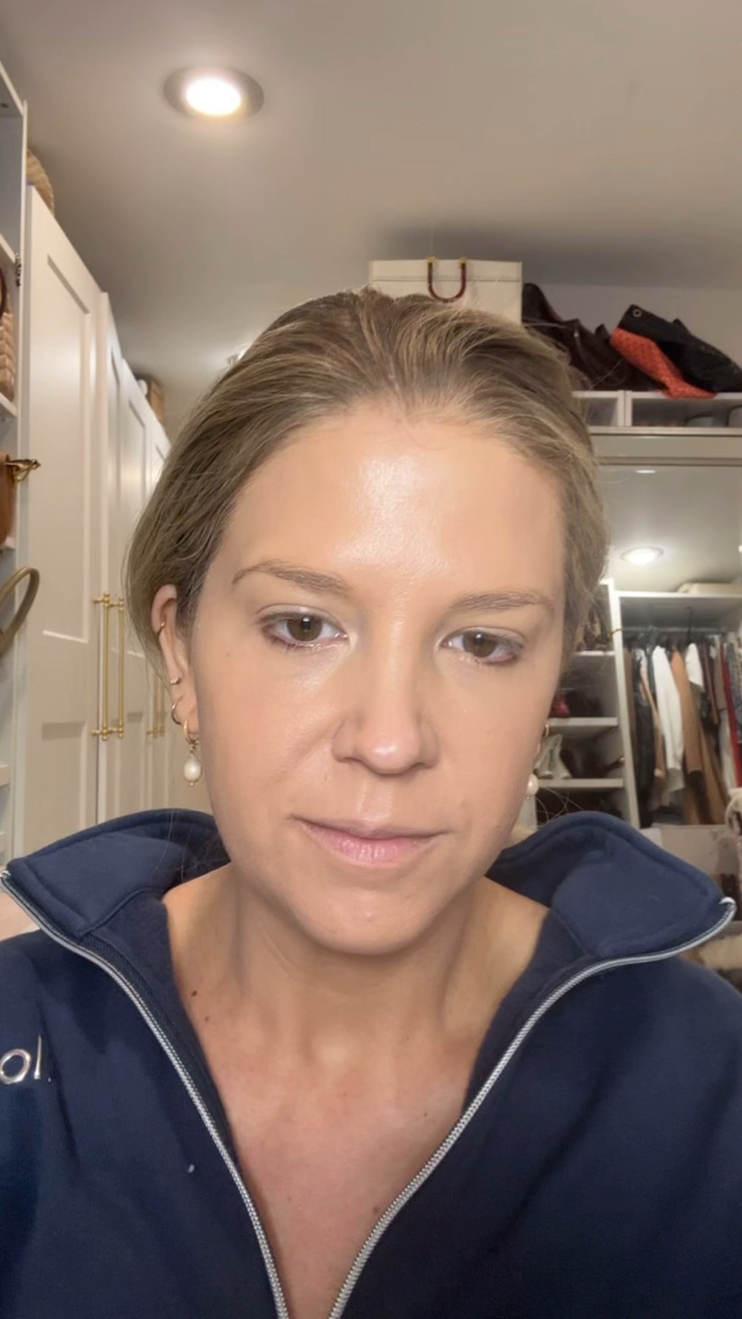 The foundation is UNREAL!!!! I am obsessed!!!!! The coverage, feels light weight, and look at that GLOW!!! It’s hydrating, blurring and a long wearing serum foundation. Definitely adding this one to my favs! I’m in shade N8

#foundations #makeupinyour40s #sephora #makeup #natashadenona 