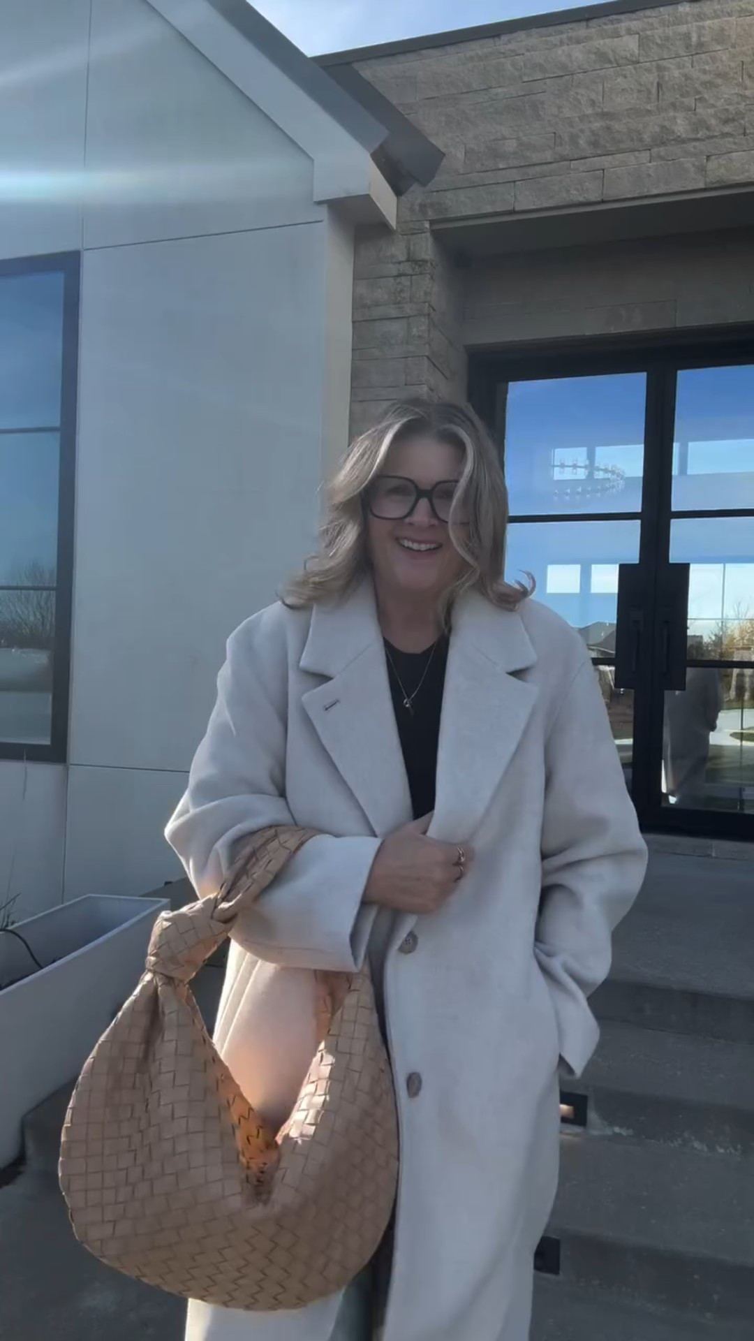 My new Aritzia coat is already a favorite — easy, warm, and perfect for travel days. And my New Balance match perfectly  

#ootdstyle #winteroutfit #aritzia #newbalance #fashionover50