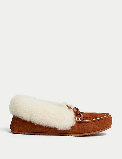 Su&egrave;de mocassin-pantoffels met rand van lammy | Marks and Spencer FR