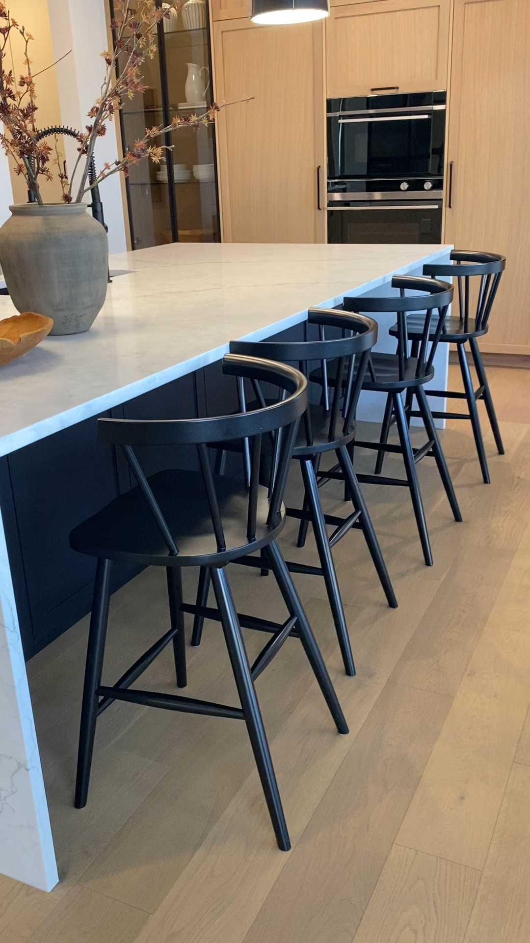 These bar stools make me happy!
#blackwoodencounterstool