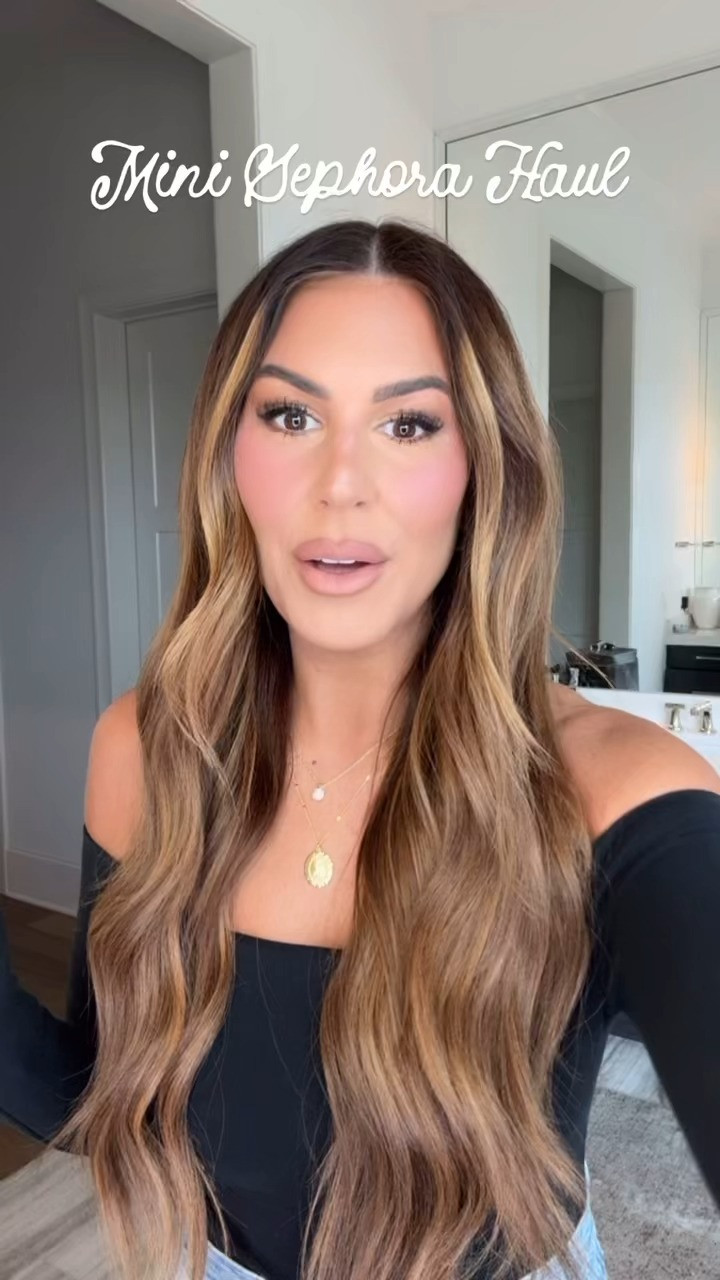 sephora haul! ✨ already obsessed!

shades:

lip liner- travis
lipstick- kim kw
lipgloss- strawberry shortcake 

 

#LTKBeauty