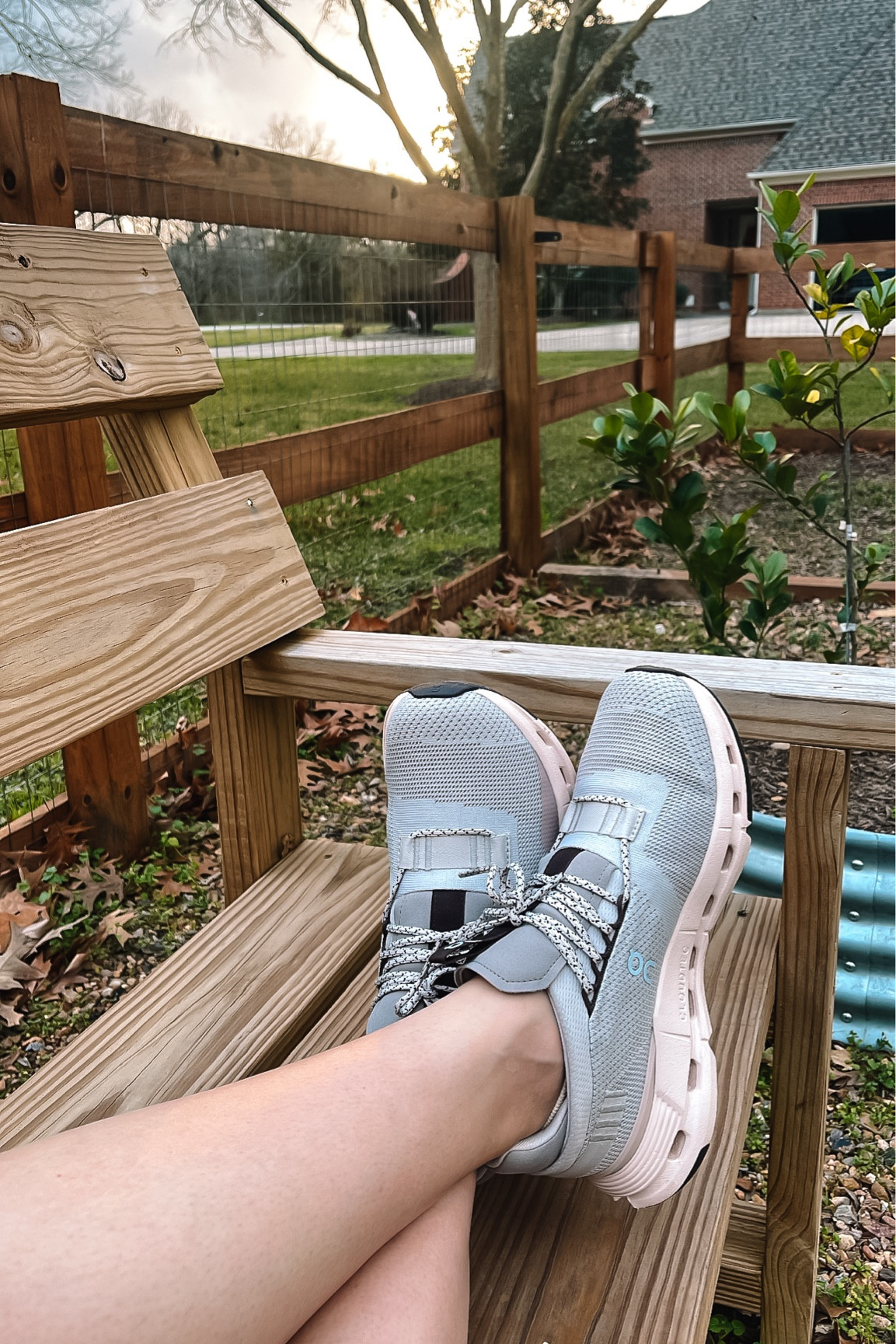 On cloud womens sneakers 