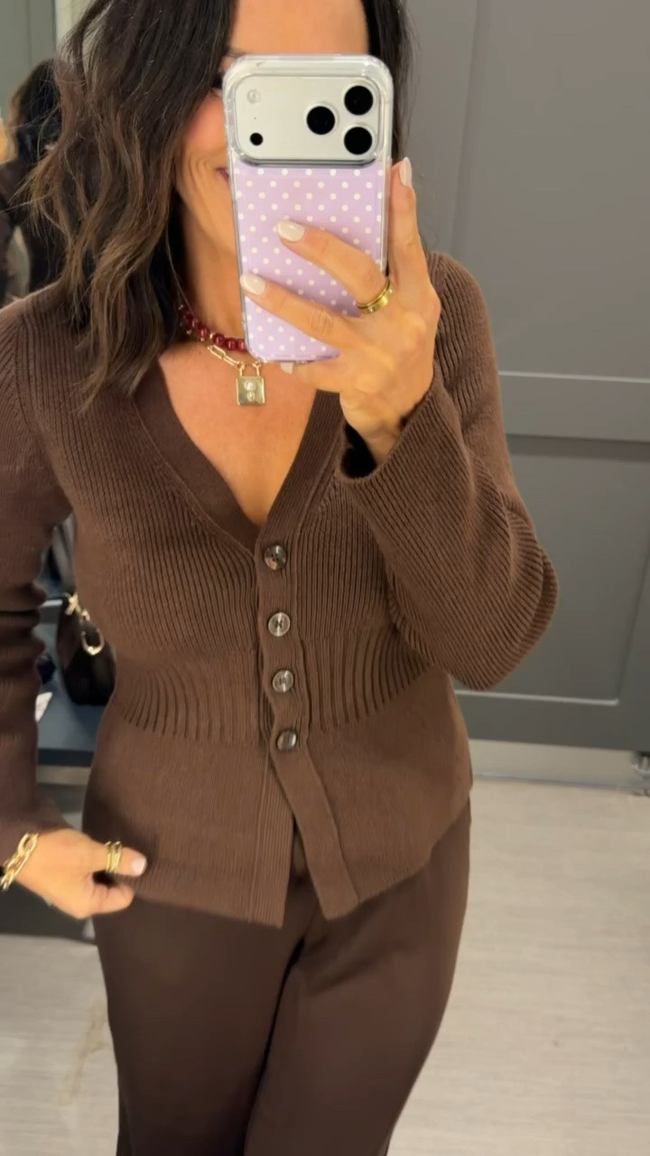 Target is giving Aritzia vibes with this one 🤎👏🏻 These pants look SO much more expensive than they are the rich chocolate brown, wide-leg fit, and soft drape are everything for fall. 😍

The kind of Target find that makes your whole outfit look instantly elevated!

#targetfinds #targetfashion #targetstyle #targetfashionfinds #fallfashion #falloutfits #aritzia #aritziafinds #lookforless #affordablefashion #designerlookforless #targetmusthaves